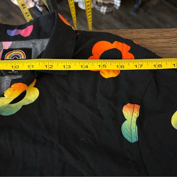 💕 Hollister Black Casual Button Down Shirt with Vibrant Floral Design L - Picture 8 of 10